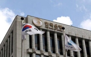 South Korea's reserves fall to yearly low