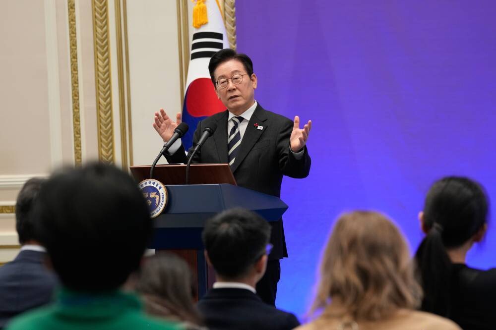 South Korean President urges Seoul not to take sides between Japan and China