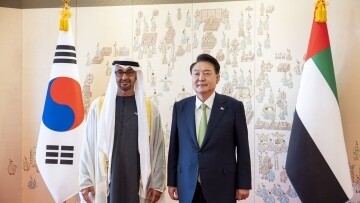 Президент Республики Корея приветствует президента ОАЭ в ходе государственного визита