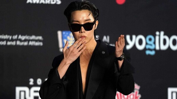 J-Hope отмечает день рождения с фанатами по всему миру