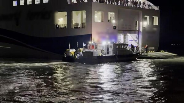 All 267 Passengers of Sinking Ferry off South Korea Rescued